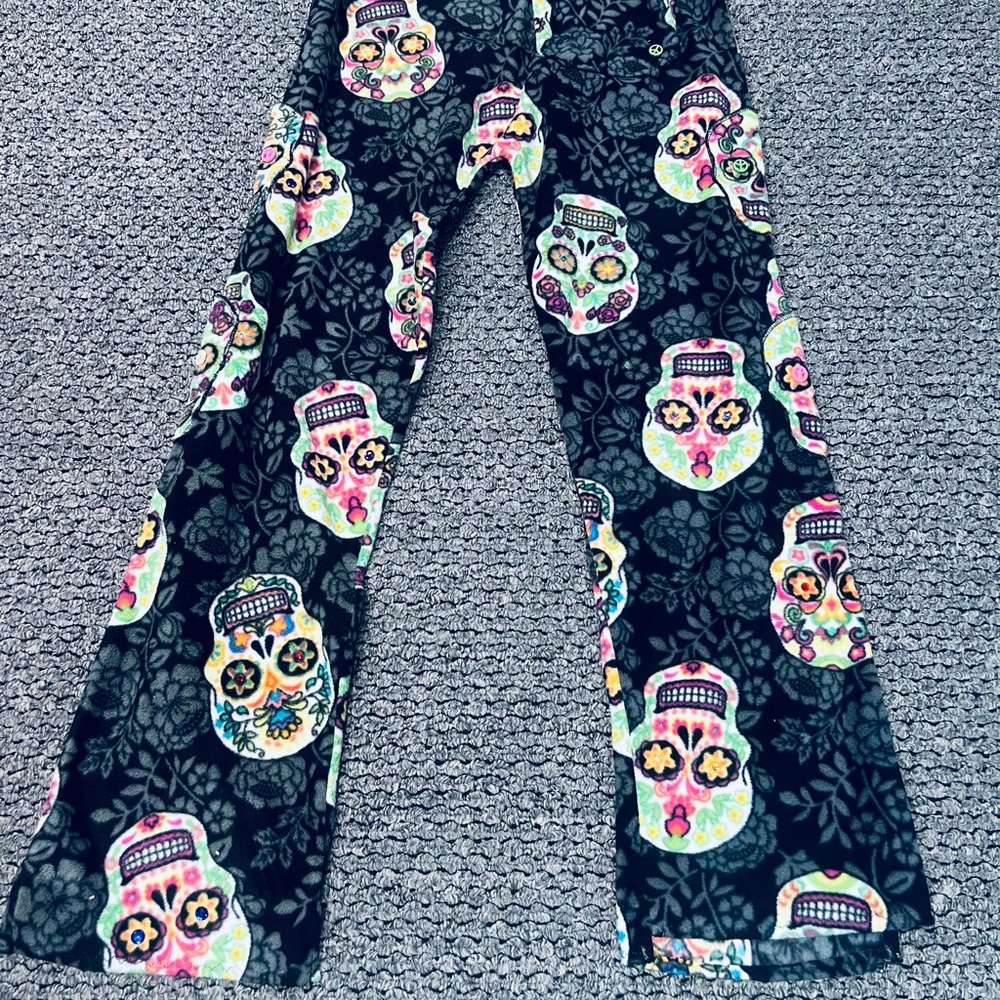 Colorful Skull Patterned Beanie - Picture 7 of 11